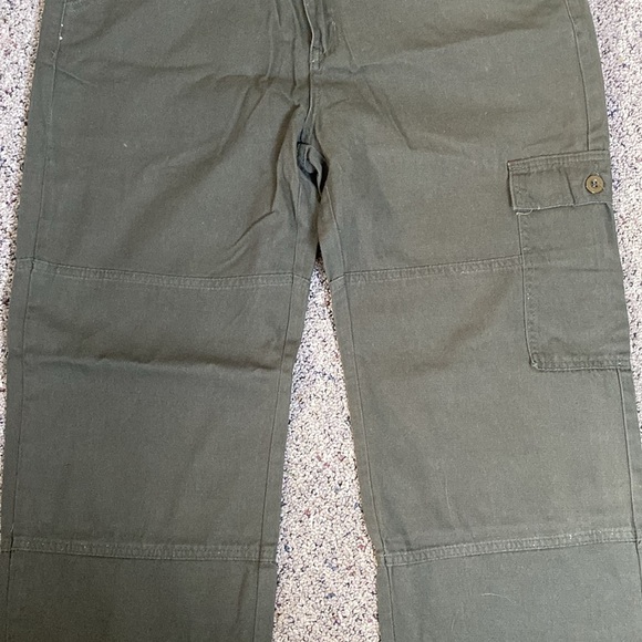 Army Green Women’s Cargo Pants NWOT - Picture 3 of 9